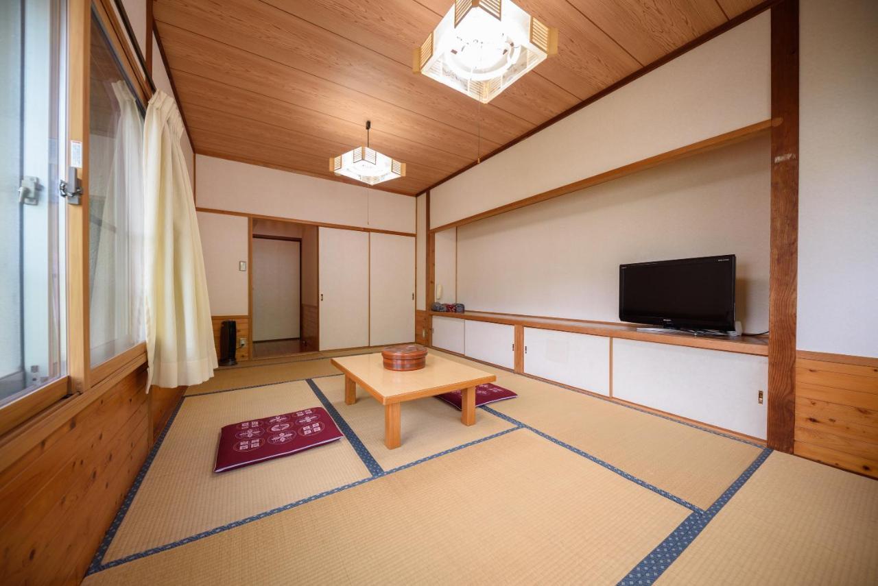 Hotel Minshuku Tsutaya à Yufu Extérieur photo