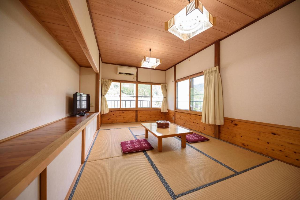 Hotel Minshuku Tsutaya à Yufu Extérieur photo